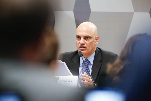 STF suspende julgamento sobre retroatividade da Lei de Improbidade
