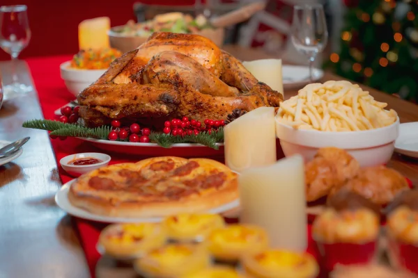 Foto de mesa com ceia de Natal - Metrópoles