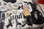 Após tiroteio que matou um suspeito, PM apreendeu drogas e armas em casa