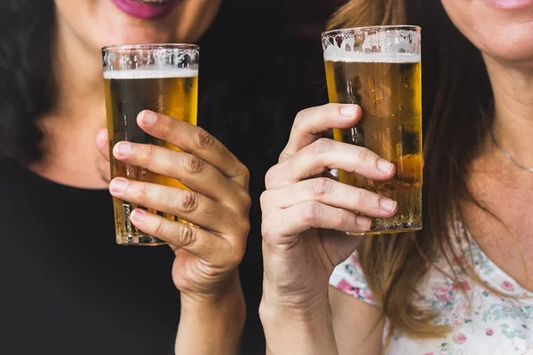 Pessoas que praticam exercícios físicos tendem a beber mais álcool