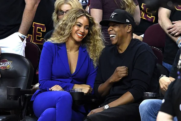 Foto do casamento secreto de Beyoncé e Jay-Z conquista a web