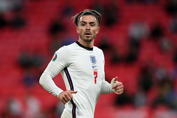 Manchester City prepara oferta de 100 milhões de libras por Jack Grealish