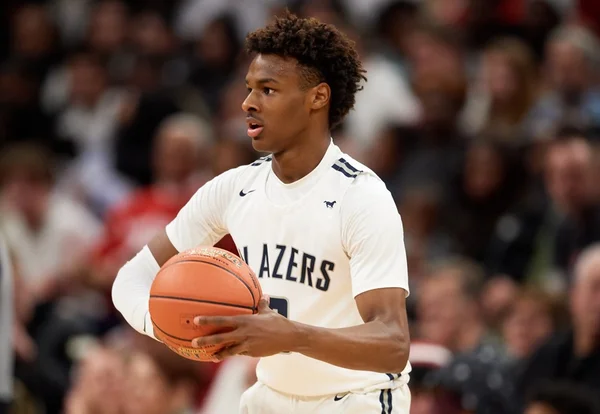 Com peso do nome, LeBron James Jr. inicia carreira colegial