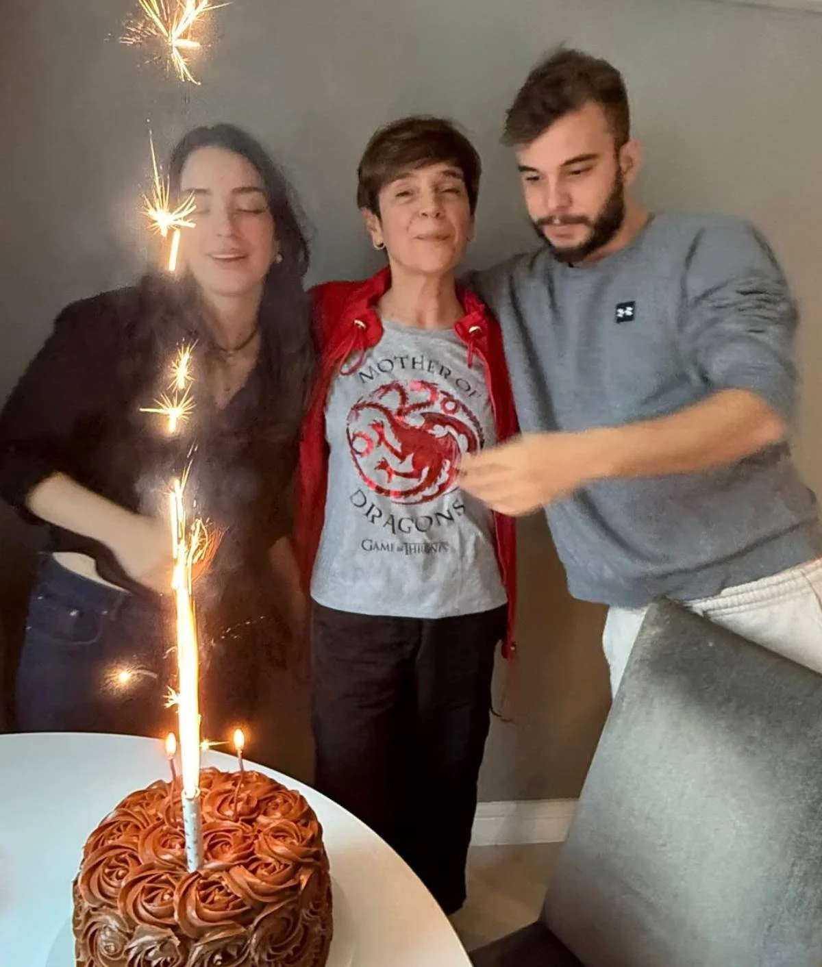Renata Lo Prete celebra 62 anos em momento raro com a família Renata Lo Prete celebra 62 anos em momento raro com a família