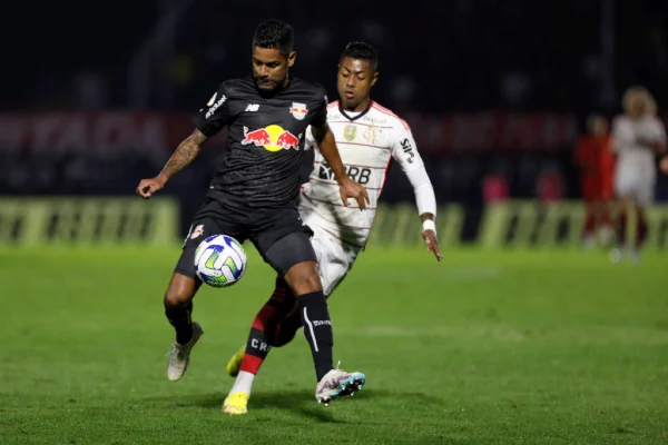 Imagem colorida de Aderlan, lateral do Bragantino contratado pelo Santos- Metrópoles