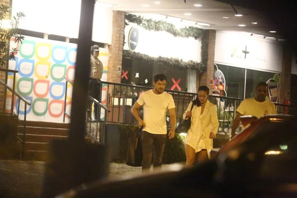 Paolla Oliveira e Sérgio Guizé são vistos juntos em restaurante no Rio