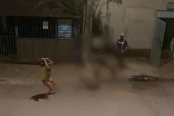 Vídeo mostra assassina dando pauladas na amiga horas antes de matá-la