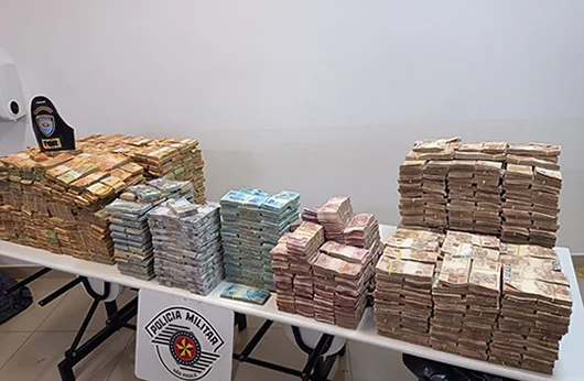 SP: polícia apreende carreta com mais de R$ 11 milhões em espécie