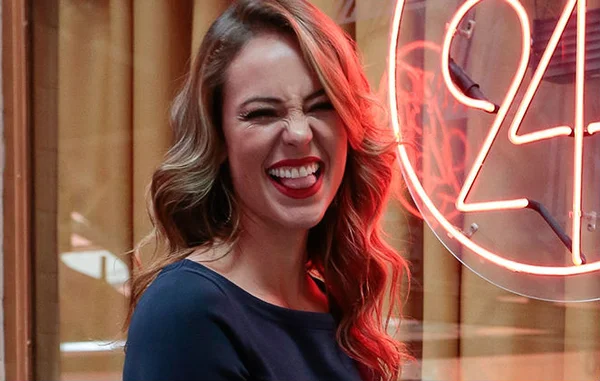 Paolla Oliveira e ex de Luana Piovani chegam juntos em evento