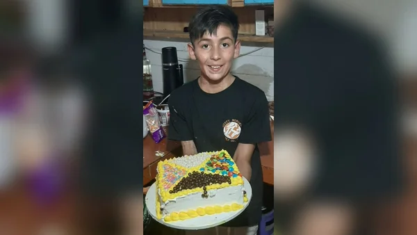 Joaquín Nahuel tem 10 anos e faz bolos confeitados para pagar procedimento cirúrgico