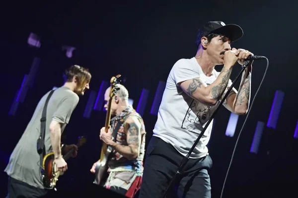 Após 6 anos, Red Hot Chili Peppers lança faixa inédita e anuncia álbum