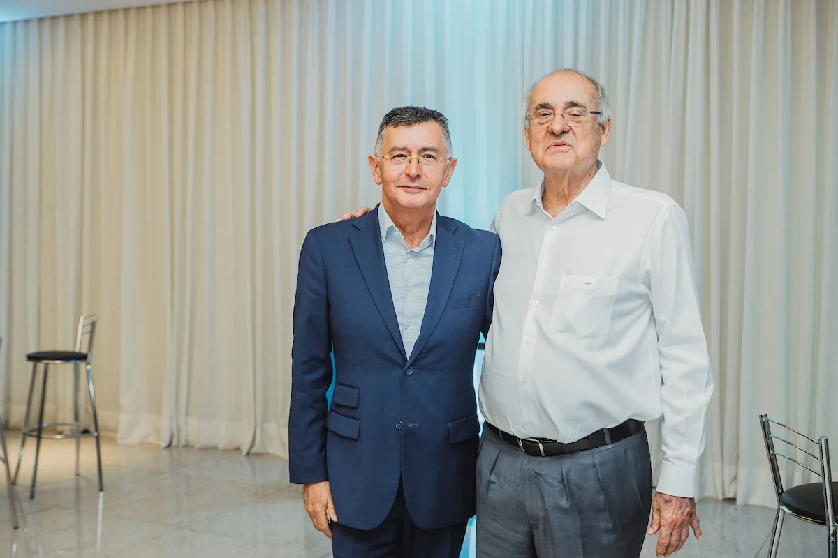 O anfitrião Segundo de Almeida e o aniversariante José Celso Gontijo O anfitrião Segundo de Almeida e o aniversariante José Celso Gontijo