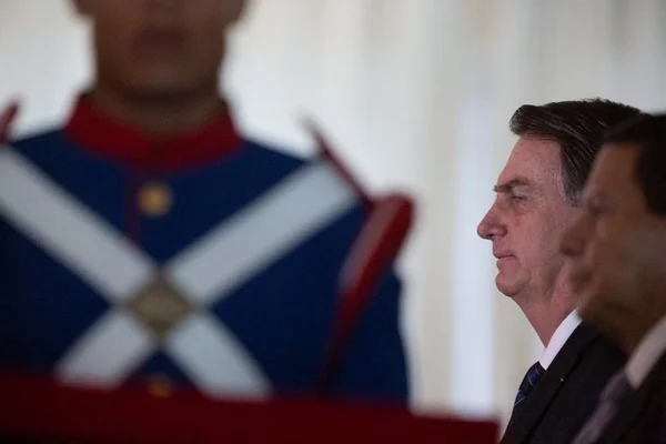 “Foi uma chuva de verão”, diz Bolsonaro sobre briga com Maia
