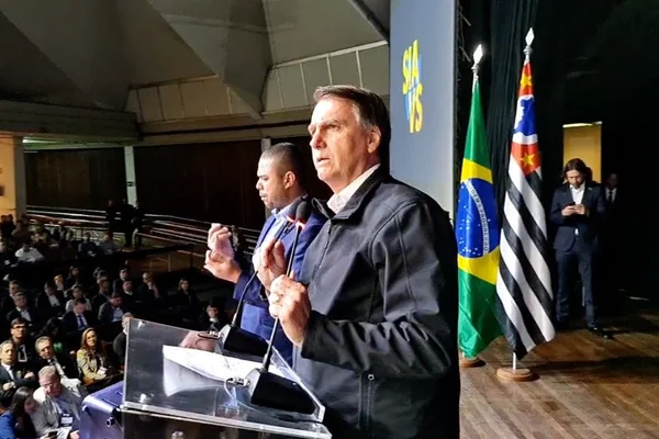 Bolsonaro critica proposta de Lula de regular a produção agrícola