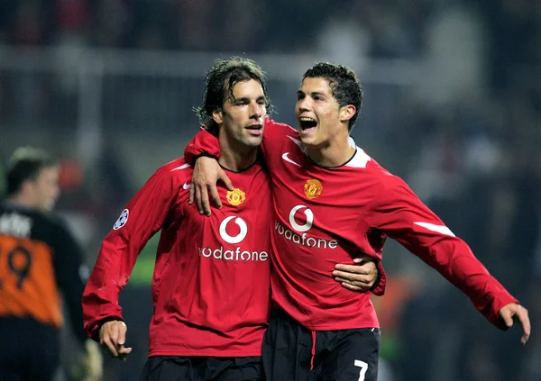 Foto colorida de Cristiano Ronaldo e Van Nistelrooy - Metrópoles