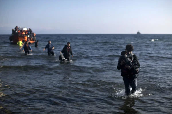 Em 3 dias, mais de 200 imigrantes foram resgatadas em alto-mar na Grécia