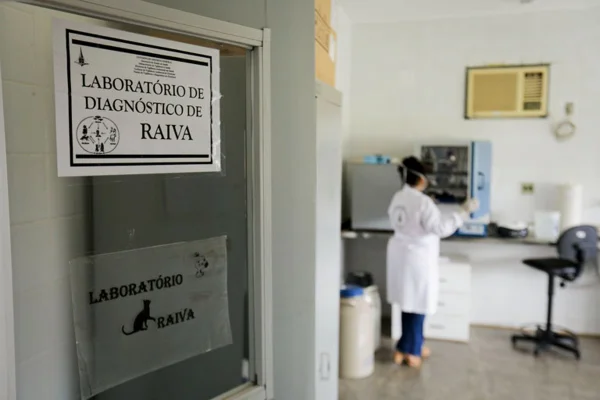 Entrada do laboratório de raiva no DF