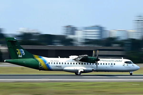Avião passaredo ATR