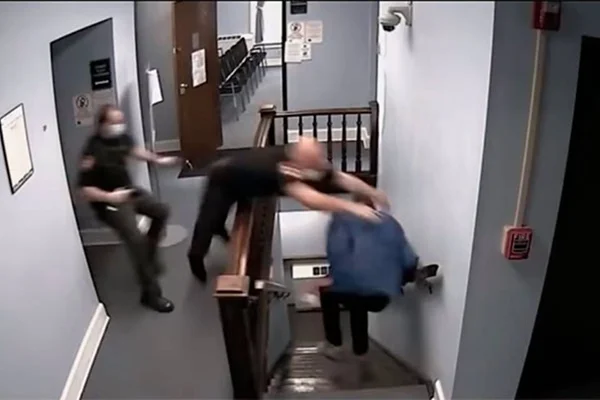 Policial encarna Super-Homem e voa para prender foragido