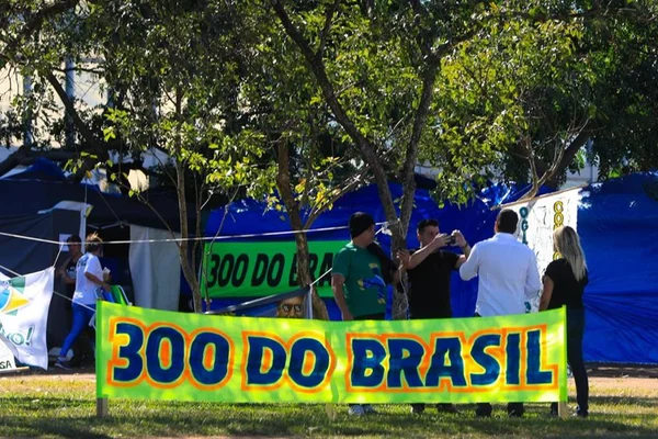 300 do Brasil faz iniciação e devassa na vida de quem entra no grupo