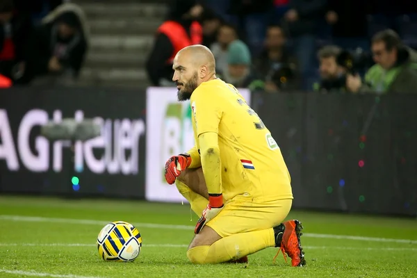 Após levar 6 gols do PSG, goleiro recebe cartaz fofo dos filhos