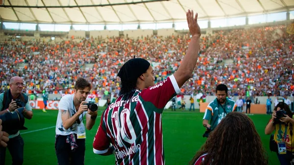 Ronaldinho Gaúcho anuncia que deve se despedir do futebol em um ano