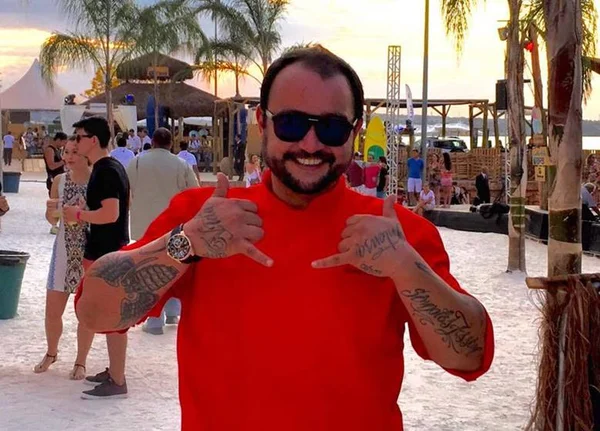 Chef brasiliense Dudu Camargo é preso com dólar falso em Singapura