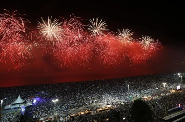 Sem protocolo definido para Revéillon, hotéis do Rio já preparam festas
