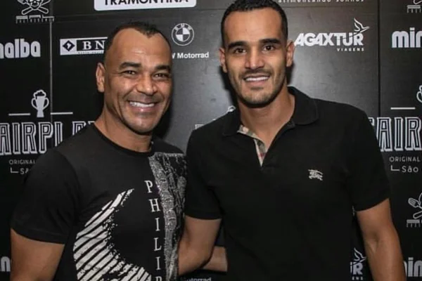 Vídeo: filho caçula de Cafu mostra última partida de futebol do irmão