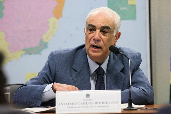 Presidente do PR, Antônio Carlos Rodrigues, deixa a cadeia