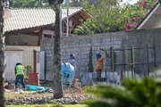 É proibido cercar a projeção do lote, bem como a galeria obrigatória e a fachada ativa É proibido cercar a projeção do lote, bem como a galeria obrigatória e a fachada ativa