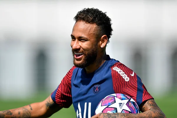 Neymar com bola da Champions
