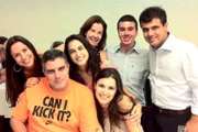 Registro da homenagem da médica Luisa Kelmer Silveira. Fábio entre amigos Registro da homenagem da médica Luisa Kelmer Silveira. Fábio entre amigos