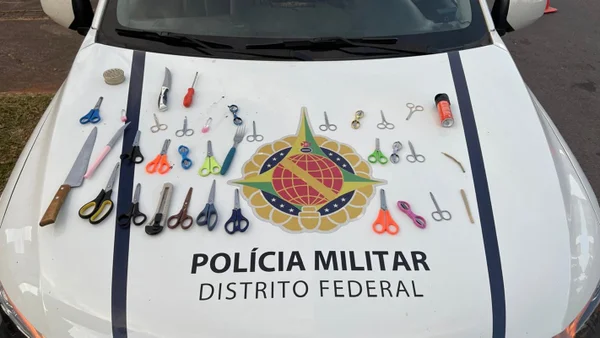 Tesouras e facas sobre viatura da PMDF