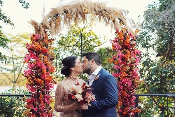 Casamento secreto volta à moda na pandemia. Entenda