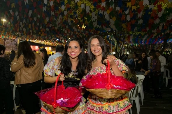 Churros, pastel, quentão e música animam a Festa Junina do Iate Clube - imagem 20 Churros, pastel, quentão e música animam a Festa Junina do Iate Clube - imagem 20
