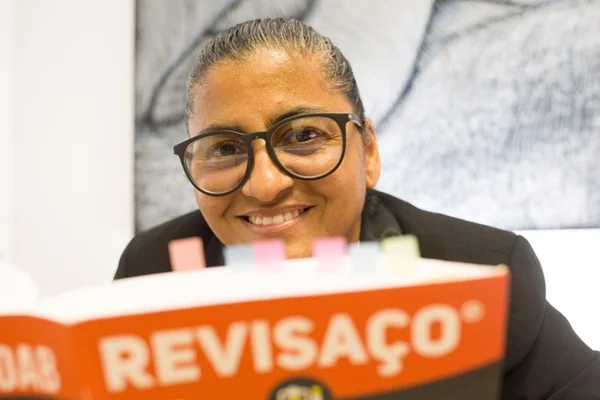 Ex-doméstica no DF consegue aprovação na OAB: “Realização de um sonho”