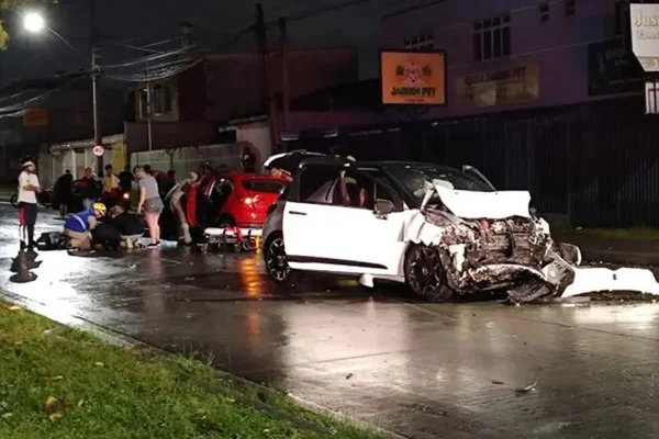 Imagem mostra acidente em Curitiba, Paraná. - Metrópoles