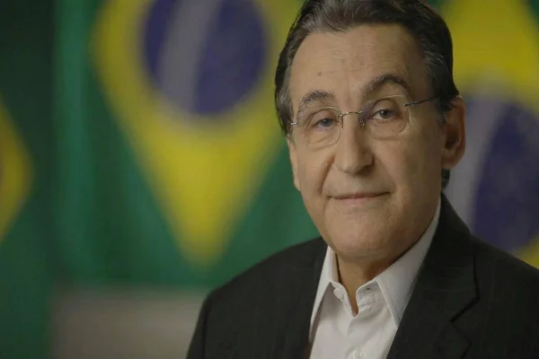 imagem colorida de renato rabelo