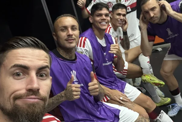 Jorginho, jogador do Flamengo, tranquiliza torcida rubro-negra; veja