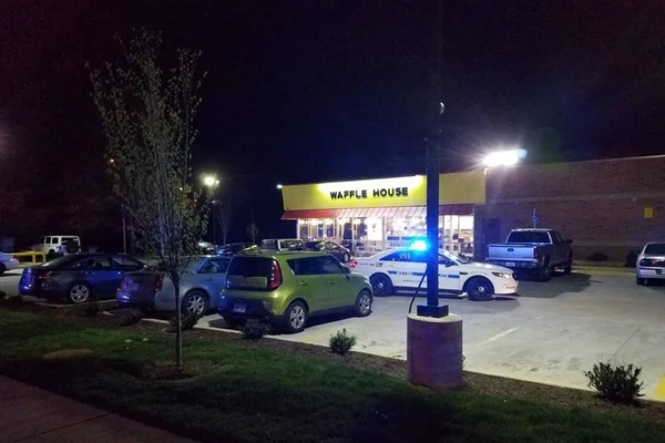 Homem seminu mata quatro pessoas em restaurante de Nashville (EUA)