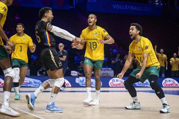 Bernardinho anuncia convocados do Brasil para o Sul-Americano de Vôlei - destaque galeria Bernardinho anuncia convocados do Brasil para o Sul-Americano de Vôlei - destaque galeria