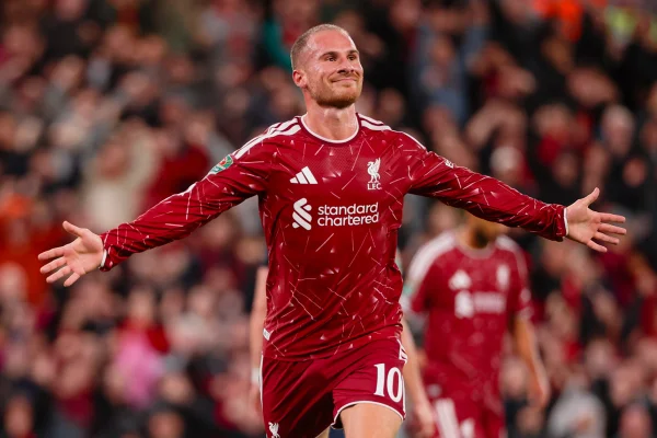 Em Anfield, Liverpool vence Tottenham e avança na Copa da Liga Inglesa