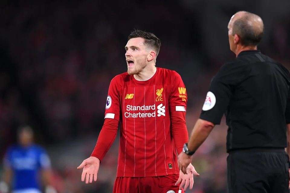 <b>Andrew Robertson</b>: O lateral-esquerdo escocês de 25 anos foi comprado do Hull City, em 2017, por 7 milhões de euros <b>Andrew Robertson</b>: O lateral-esquerdo escocês de 25 anos foi comprado do Hull City, em 2017, por 7 milhões de euros