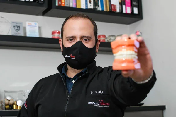OdontoNaves transformar sorrisos em apenas um dia