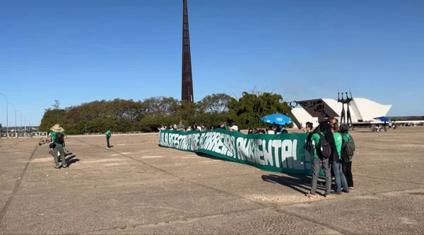 Protesto de servidores do meio ambiente em Brasília - Metrópoles