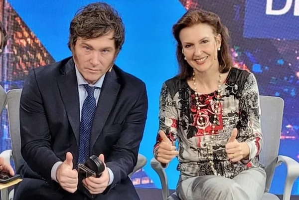 Javier Milei, presidente eleito da Argentina, ao lado da economista Diana Mondino, apontada como futura chanceler do novo governo