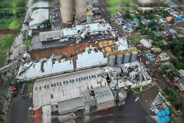 Imagem colorida mostra destruição em São Luiz Gonzaga, no Rio Grande do Sul - Metrópoles