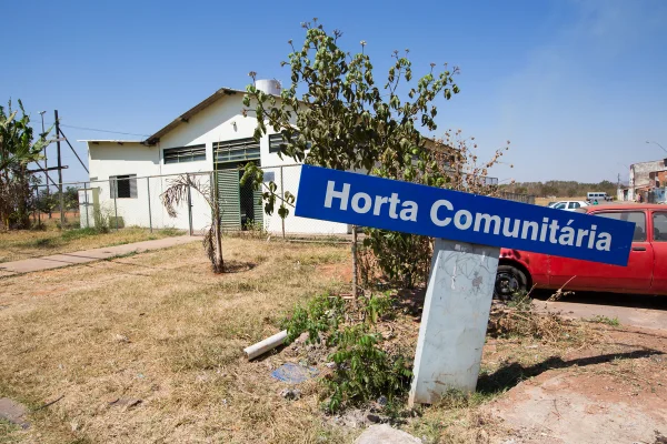 Horta comunitária abandonada no Guará