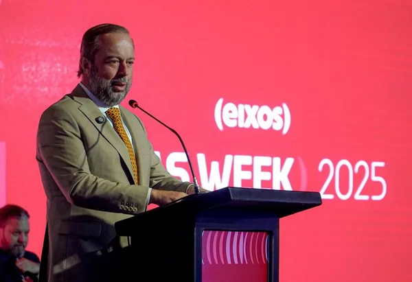 Imagem colorida do ministro Alexandre Silveira durante o evento Gás Week, em Brasília (DF) - Metrópoles